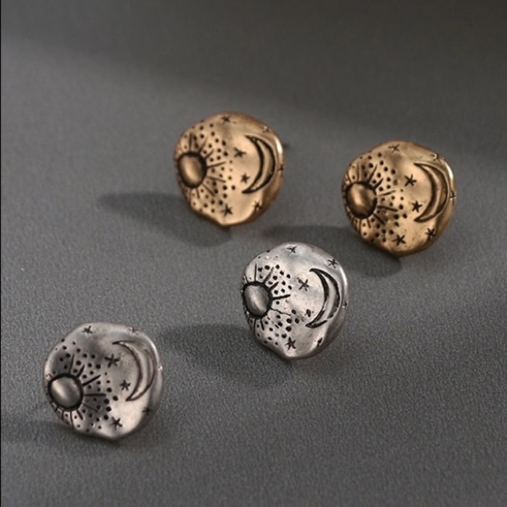 Vintage Gold Stud Earrings - Picture 1 of 5